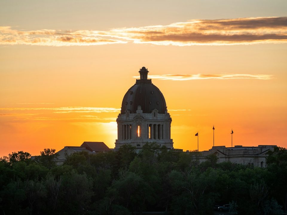 Tòa nhà Quốc hội Saskatchewan tại Regina lúc hoàng hôn